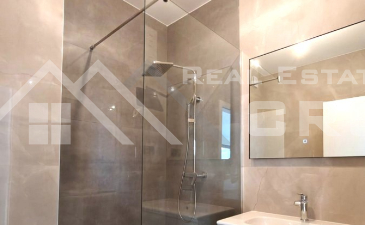 Top-quality three-bedroom apartment in an attractive location near the  (7)