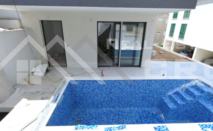 Top-quality three-bedroom apartment in an attractive location near the sea, for sale (1)