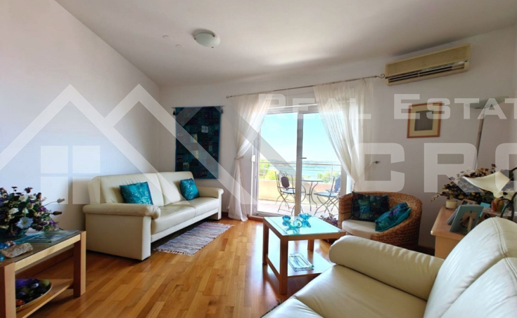 Fully furnished apartment placed near the sea, boasting stunning views, for sale (5)