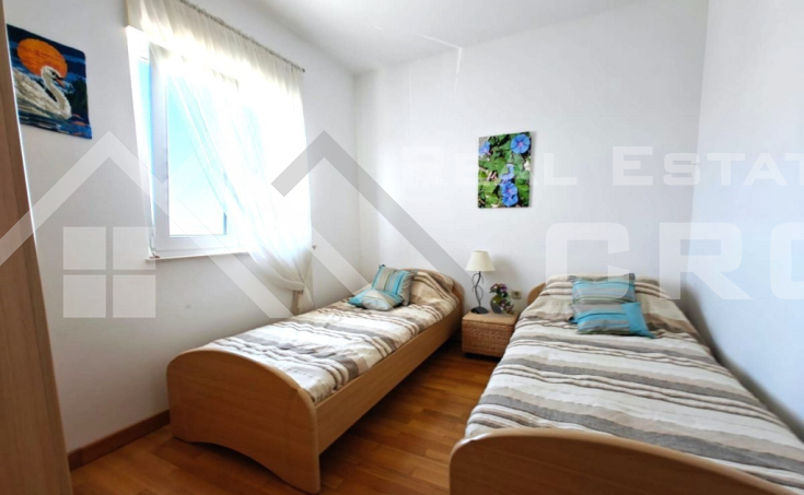 Fully furnished apartment placed near the sea, boasting stunning views, for sale (7)