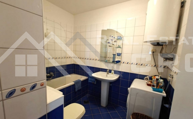 Fully furnished apartment placed near the sea, boasting stunning views, for sale (8)