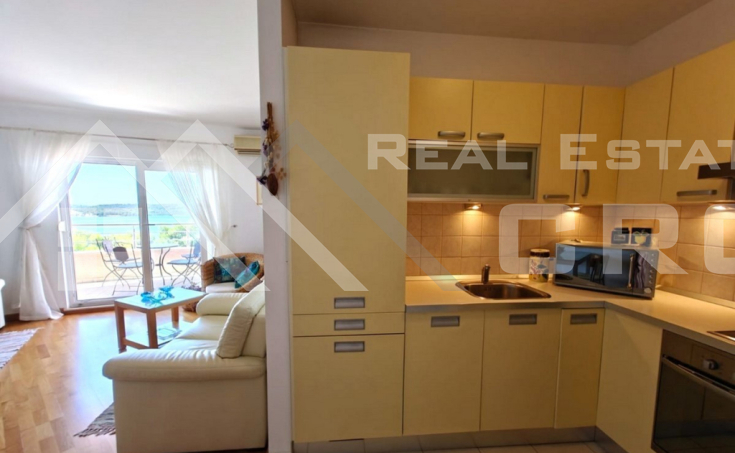 Fully furnished apartment placed near the sea, boasting stunning views, for sale (9)