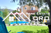 House with a swimming pool in an attractive location, near a beautiful beach, for sale (2)