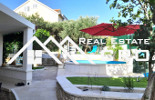 House with a swimming pool in an attractive location, near a beautiful beach, for sale (5)