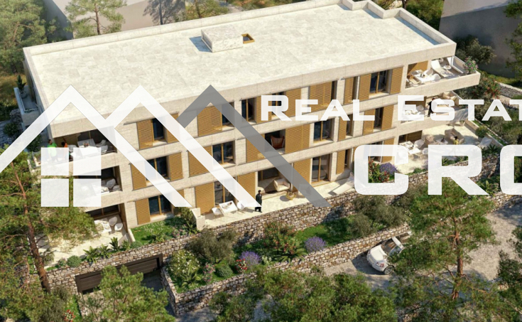 Excellent residential building with an elevator and a garage, second row to the sea, Hvar, for sale (2)