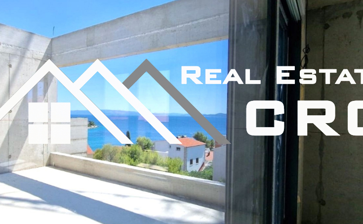 Apartments in a modern new development with a garage and elevator, close to the sea and beach