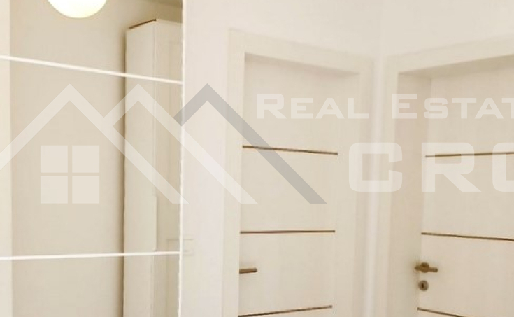 Modernly furnished apartment with a beautiful roof terrace, f (2)