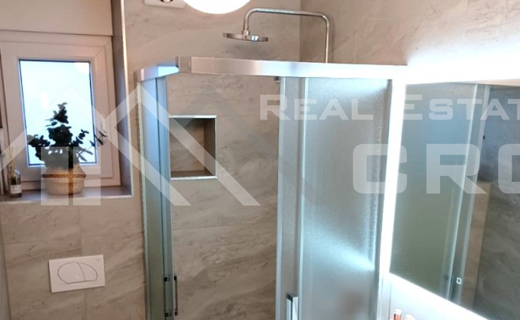 Modernly furnished apartment with a beautiful roof terrace, f (5)