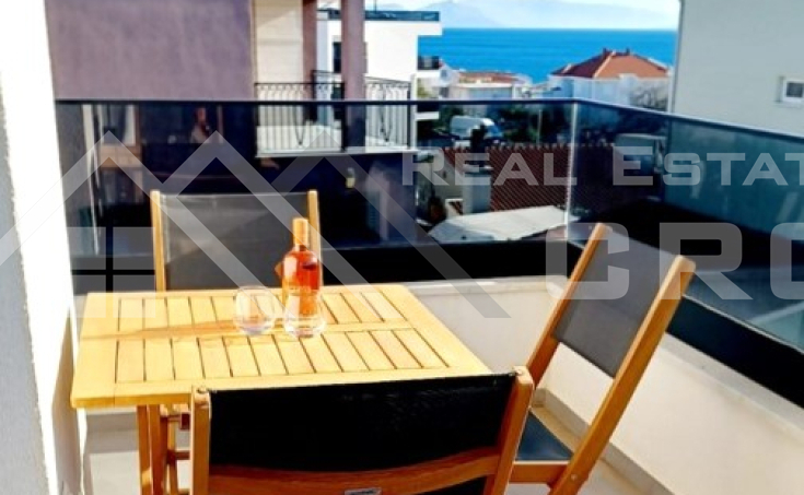 Modernly furnished apartment with a beautiful roof terrace, for (1)