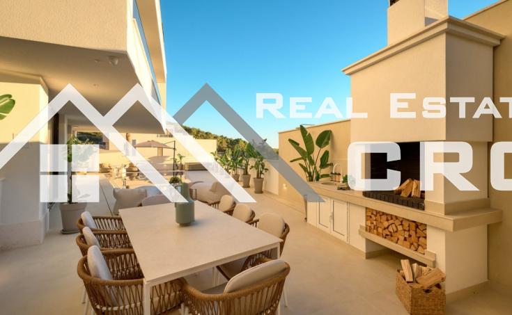 Luxurious villa with a pool and garage, situated in a peaceful setting with an open sea view, for sale (4)