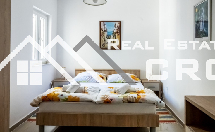 Beautiful apartment boasting spacious interior and exterior areas, near a lovely beach, for sale (2)