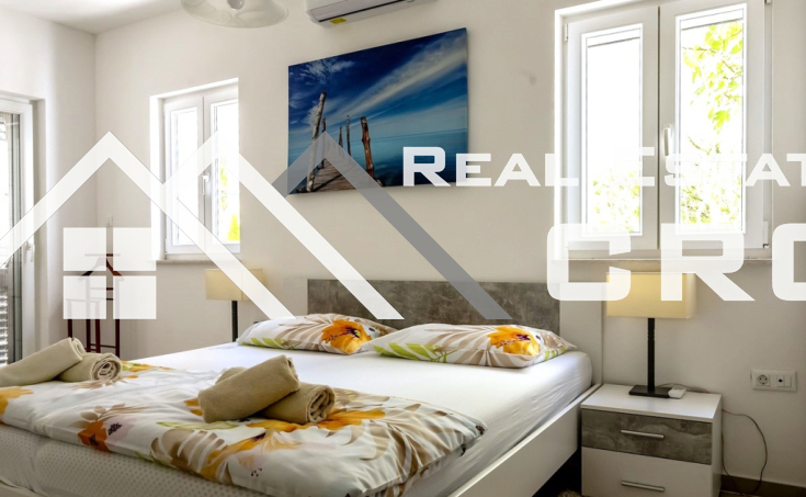 Beautiful apartment boasting spacious interior and exterior areas, near a lovely beach, for sale (3)