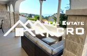 Beautiful apartment boasting spacious interior and exterior areas, near a lovely beach, for sale (4)
