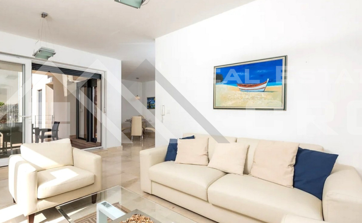 Furnished apartments with a shared pool, in an attractive location near the sea, for sale (10)