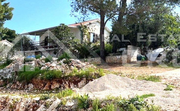 House for renovation in a peaceful location, near the sea and a beach, for sale (1)