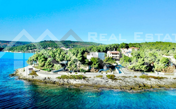 Spacious house in a peaceful location, in the second row to the sea, for sale (2)