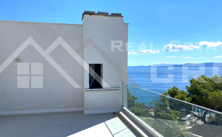 Spacious house in a peaceful location, in the second row to the sea, for sale (3)