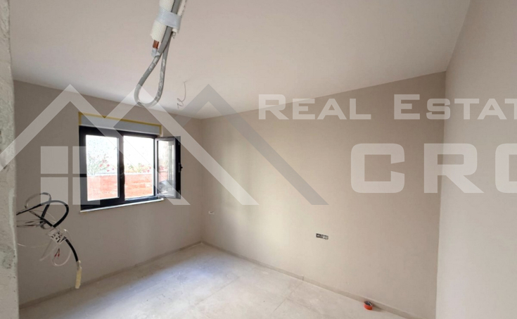 Modern two-bedroom apartment in an excellent location close to the sea, for sale (4)