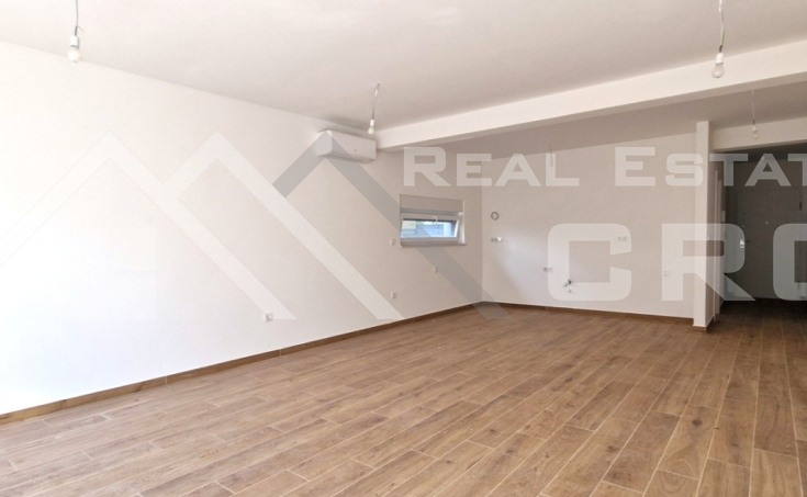 Modern apartment with a garden, near a lovely beach, surroundings of Sibenik, for sale (3)