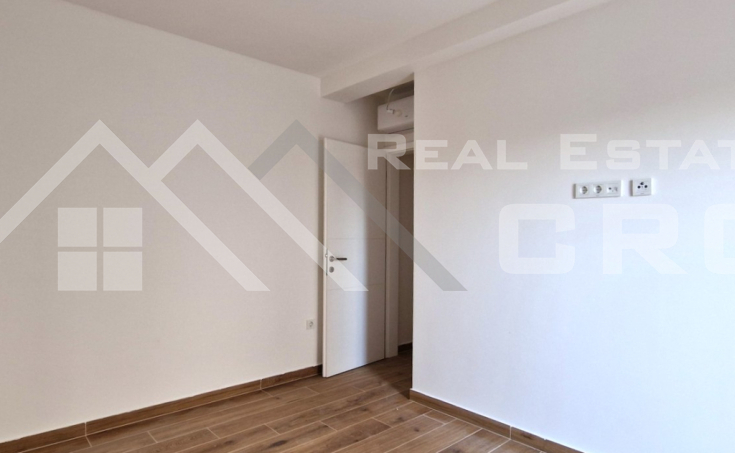 Modern apartment with a garden, near a lovely beach, surroundings of Sibenik, for sale (4)