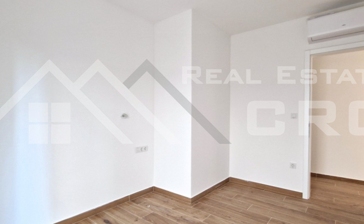 Modern apartment with a garden, near a lovely beach, surroundings of Sibenik, for sale (5)