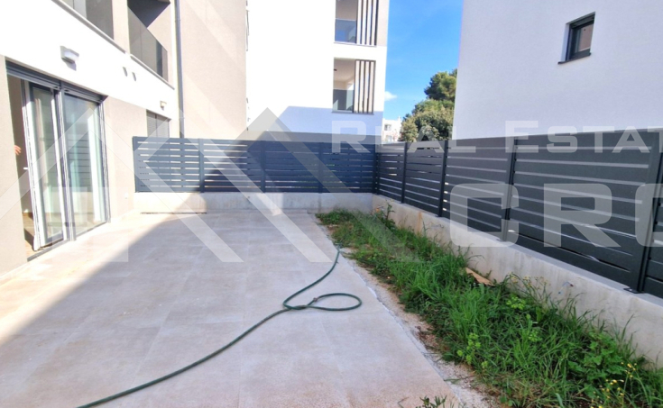 Modern apartment with a garden, near a lovely beach, surroundings of Sibenik, for sale (6)