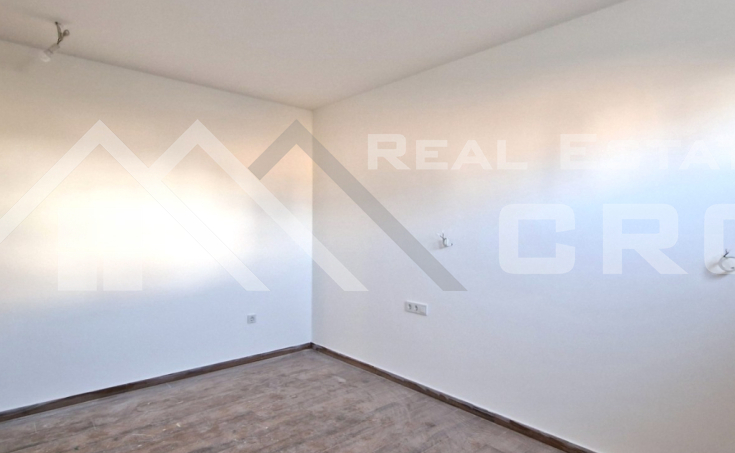 Apartment in an attractive location near lovely beaches, Sibenik area, for sale