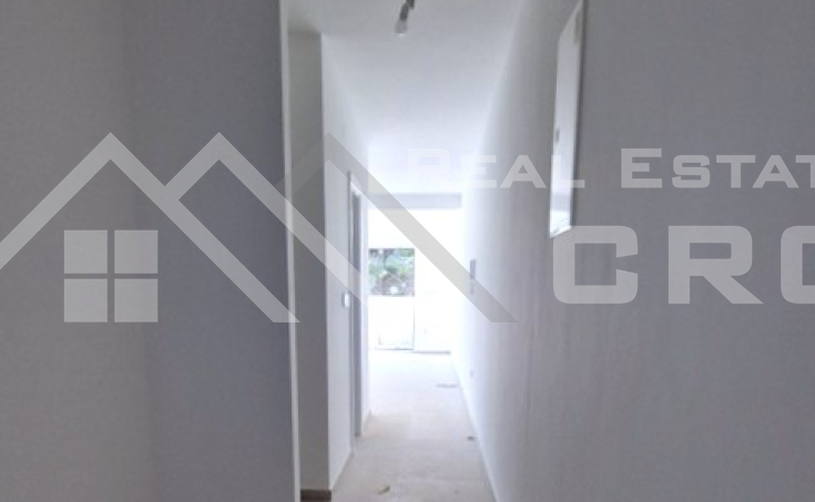 Apartment in an attractive location near lovely beaches, Sibenik area, for sale (1)