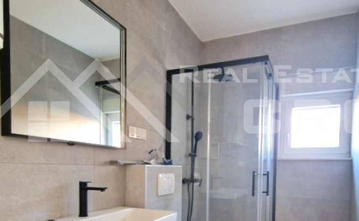 Apartment in an attractive location near lovely beaches, Sibenik area, for sale (2)