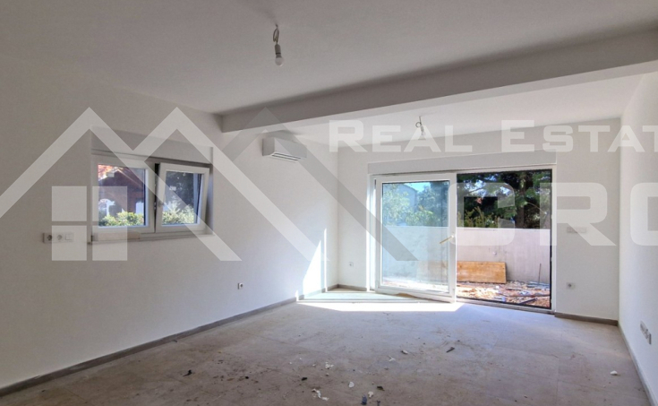 Apartment in an attractive location near lovely beaches, Sibenik area, for sale (3)