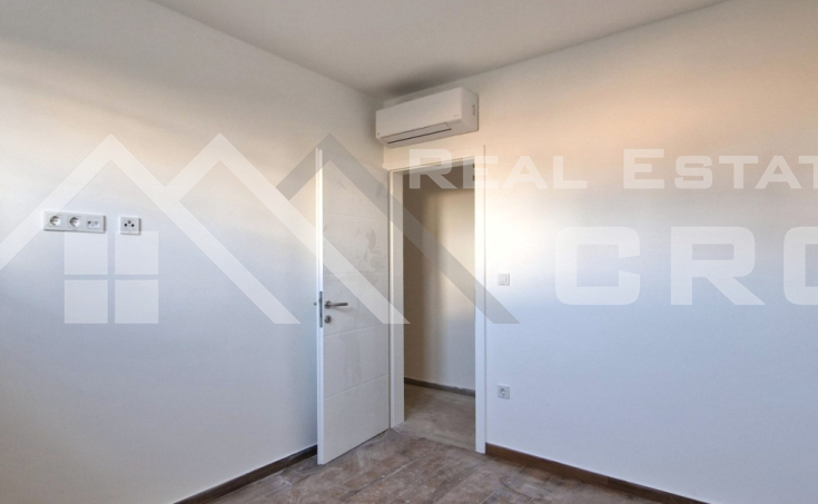 Apartment in an attractive location near lovely beaches, Sibenik area, for sale (5)
