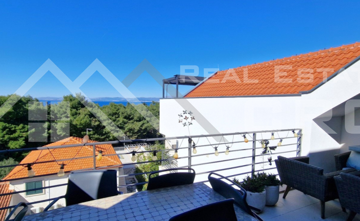 Elegantly furnished duplex penthouse near the sea and a beach, for sale (11)