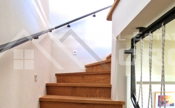 Elegantly furnished duplex penthouse near the sea and a beach, for sale (6)