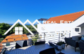 Elegantly furnished duplex penthouse near the sea and a beach, for sale (11)