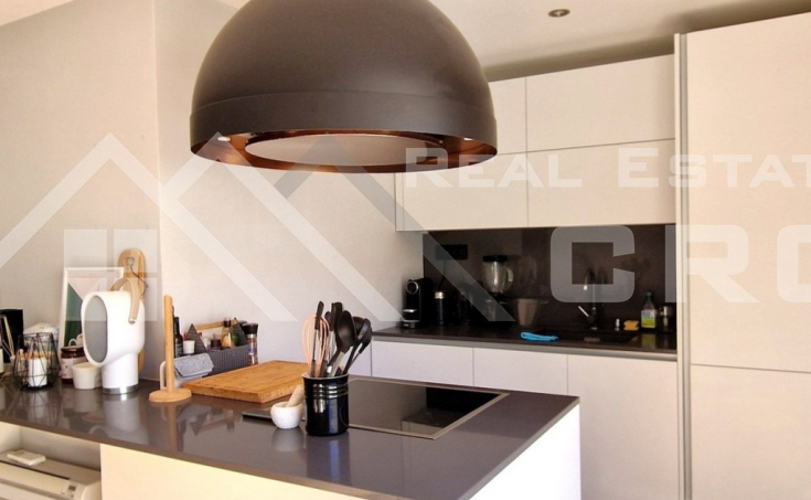 Spacious duplex apartment with loggias and a garden, in a pleasant area near a beach, for sale (1)