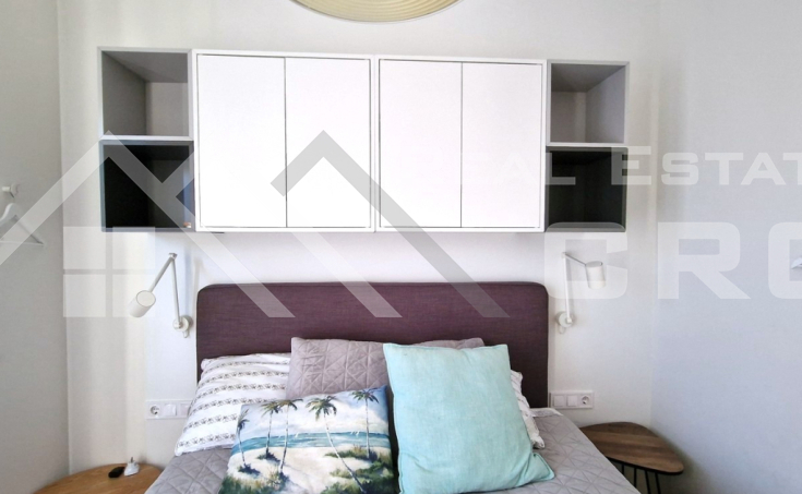 Spacious duplex apartment with loggias and a garden, in a pleasant area near a beach, for sale (4)