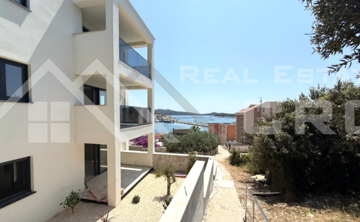 Modern apartment in a prime location near the sea, for sale (3)