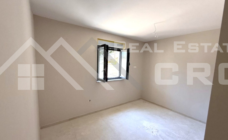 Modern apartment in a prime location near the sea, for sale (4)