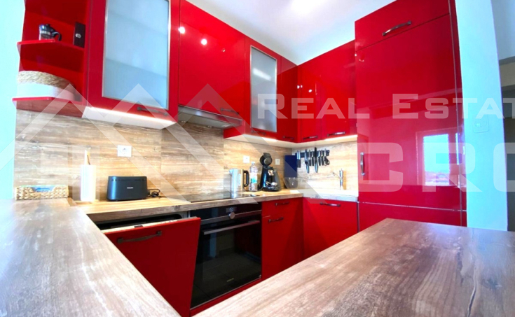  Furnished three-bedroom apartment with three balconies, near the sea and beach, for sale (10)