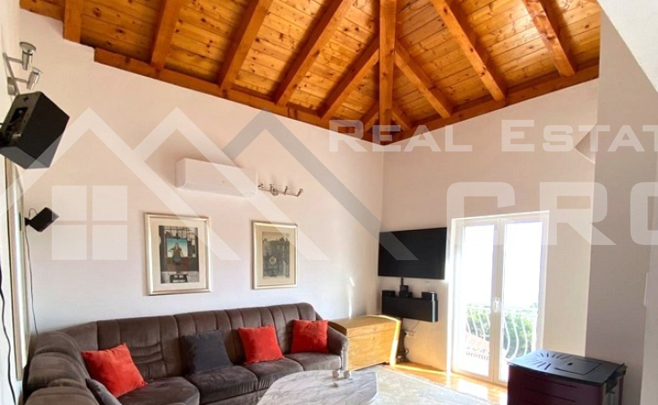  Furnished three-bedroom apartment with three balconies, near the sea and beach, for sale (2)