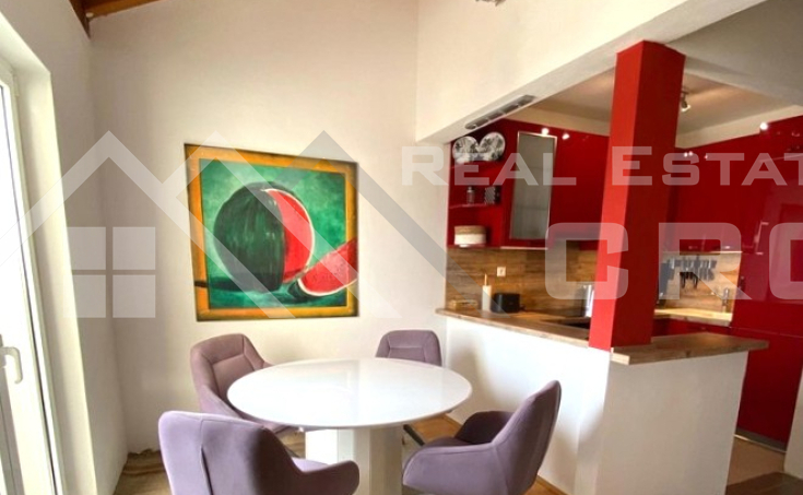  Furnished three-bedroom apartment with three balconies, near the sea and beach, for sale (4)