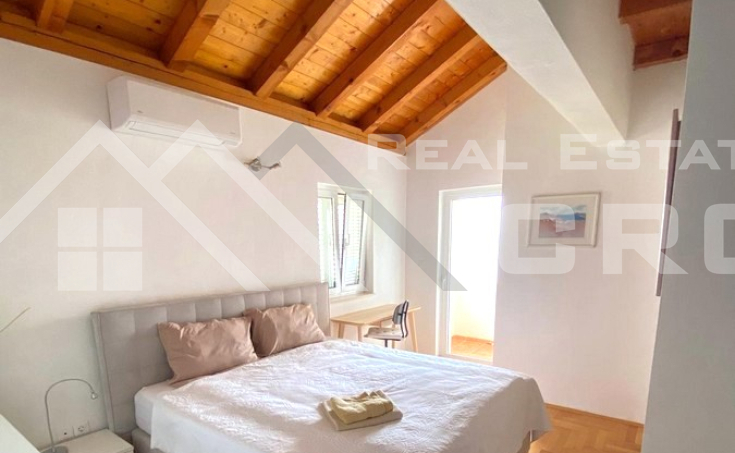  Furnished three-bedroom apartment with three balconies, near the sea and beach, for sale (6)