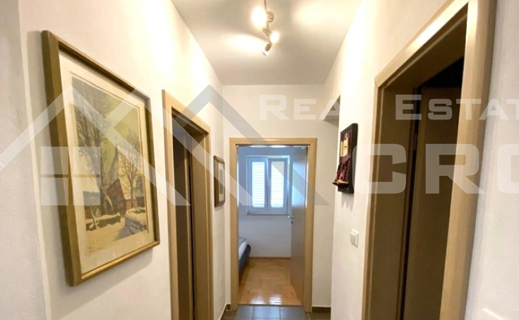  Furnished three-bedroom apartment with three balconies, near the sea and beach, for sale (9)