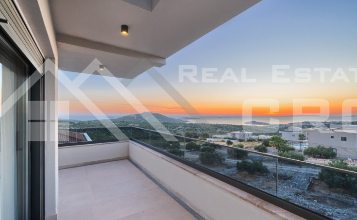 Elegant and spacious villa boasting panoramic views, in a peaceful setting, for sale (14)