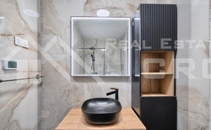 Elegant and spacious villa boasting panoramic views, in a peaceful setting, for sale (17)