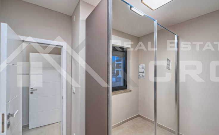 Elegant and spacious villa boasting panoramic views, in a peaceful setting, for sale (20)