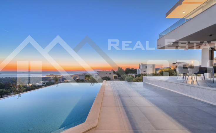 Primosten properties – Elegant and spacious villa boasting panoramic views, in a peaceful setting, for sale