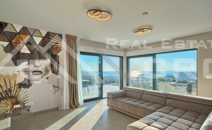 Elegant and spacious villa boasting panoramic views, in a peaceful setting, for sale (5)