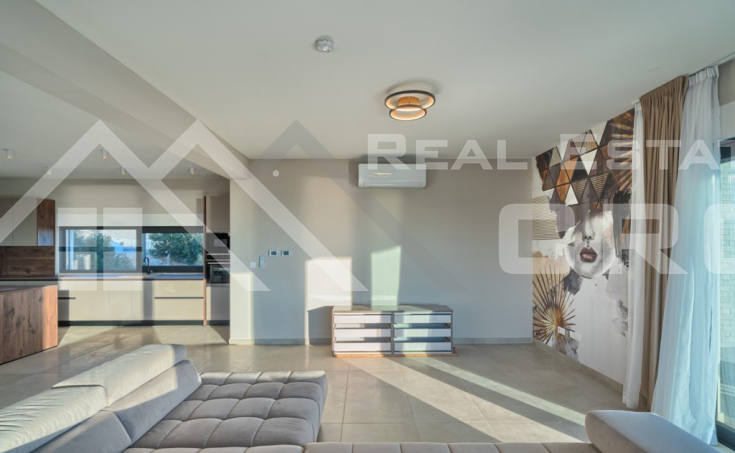 Elegant and spacious villa boasting panoramic views, in a peaceful setting, for sale (7)