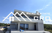 Elegant and spacious villa boasting panoramic views, in a peaceful setting (7)
